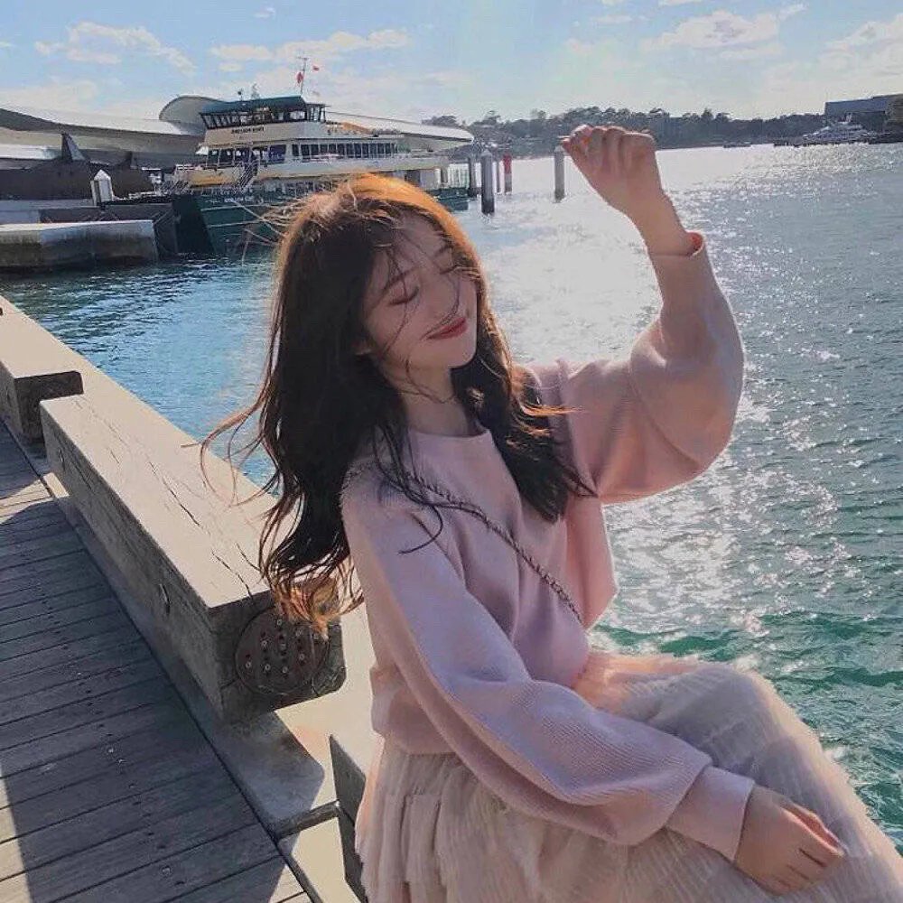 9顶假发的女孩